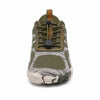 Vista frontal de calzado barefoot mujer verde resaltando la amplia caja para los dedos.
