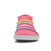 Vista frontal zapatilla infantil rosa, horma anatómica natural.