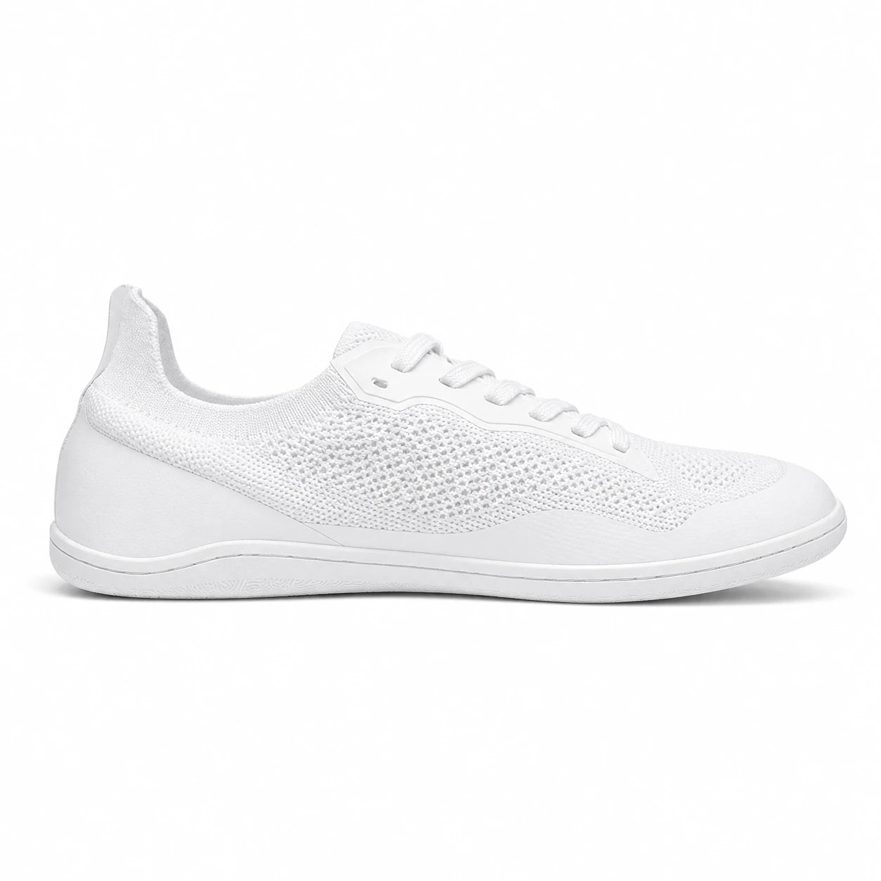 Zapatilla Sowilo Kenaz blanca vista lateral interna con acabado minimalista barefoot.