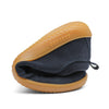 Saguaro Dream I azul doblado demostrando flexibilidad natural barefoot.