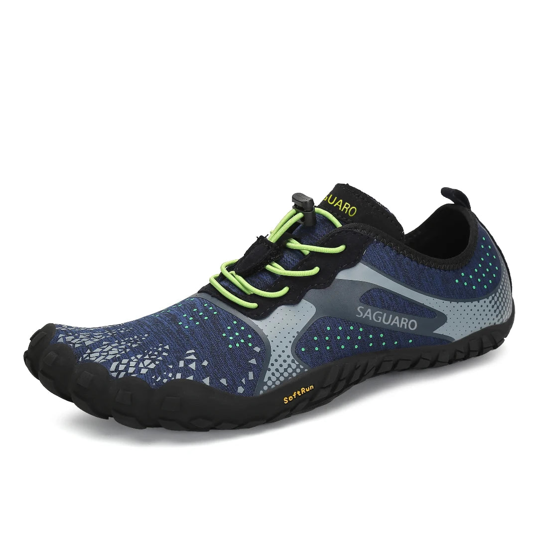 Zapatilla barefoot Saguaro Fast I azul vista diagonal mostrando diseño deportivo minimalista.