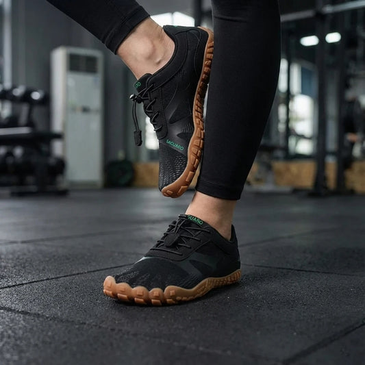 Persona usando Saguaro Vitality III caqui para realizar yoga. 