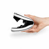 Detalle de flexibilidad extrema en zapatillas de lona barefoot, permitiendo movimiento natural.
