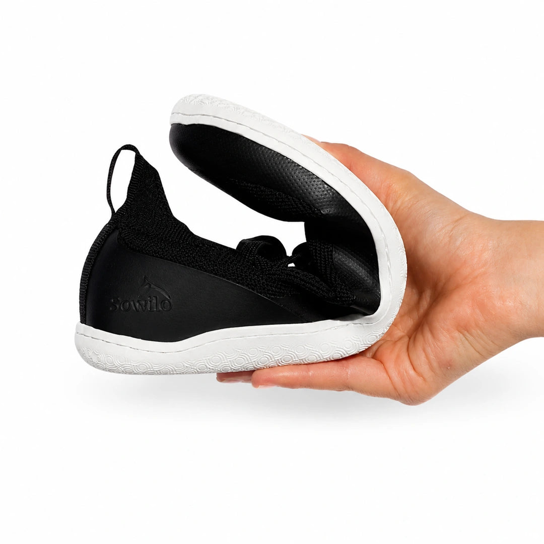Zapatillas minimalistas veganas Sowilo Kenaz color negro, calzado respetuoso de textil transpirable con suela de caucho flexible en Chile.