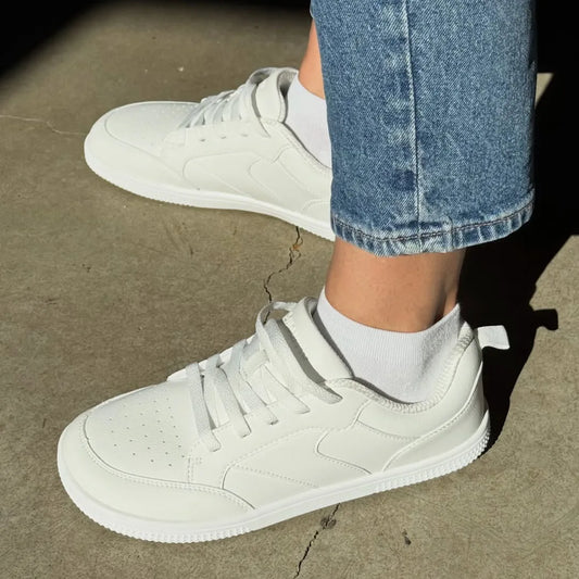 Zapato minimalista blanco usabilidad mujer urbano — Saguaro Wonderland lifestyle Santiago Chile
