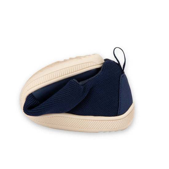 Zapatos bebé ergonómicos con capacidad de flexión total para un movimiento natural.