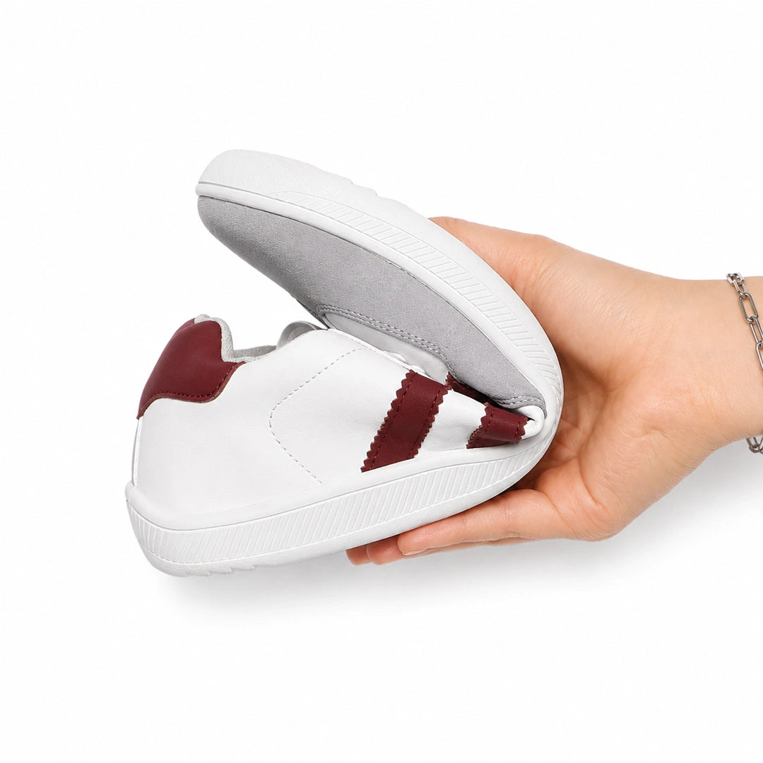 Zapatos ergonómicos color blanco y vino tinto ZZFABER Niza 2.0, calzado barefoot elástico de suela plana y puntera ancha para evitar juanetes en Chile.