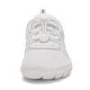 Zapatos ergonómicos blancos con punta ancha que permite el libre movimiento de dedos.